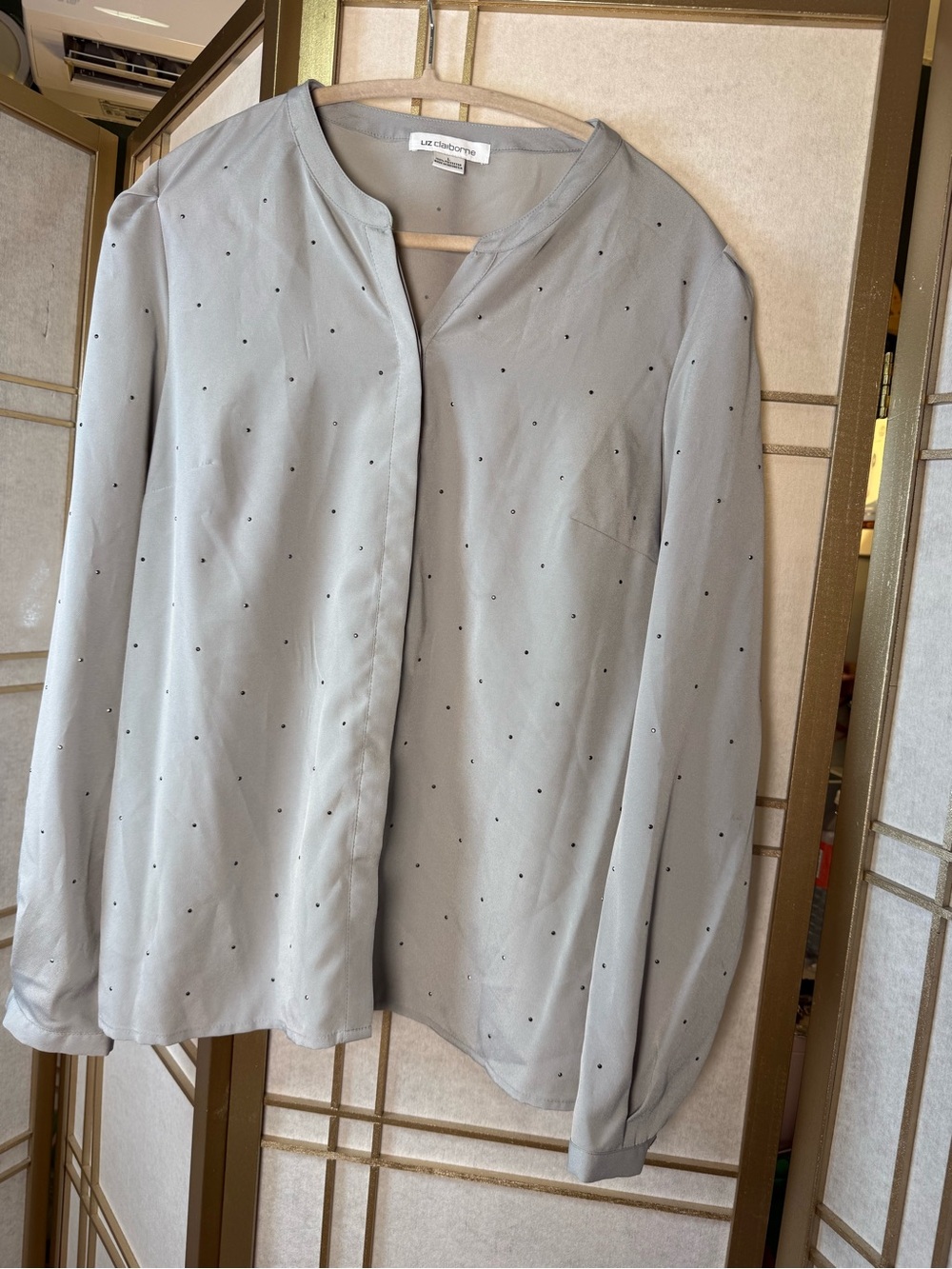 Liz Claiborne Light Gray Button-Front Blouse with Tiny Dot Print